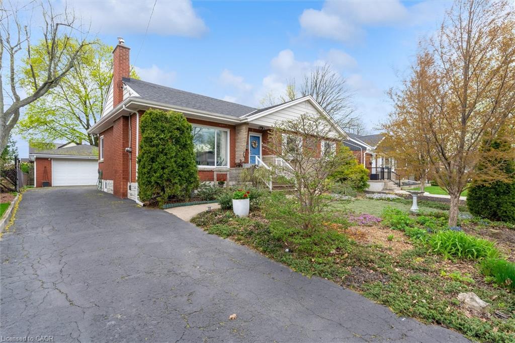 8-mulock-avenue-hamilton-ontario-40827519