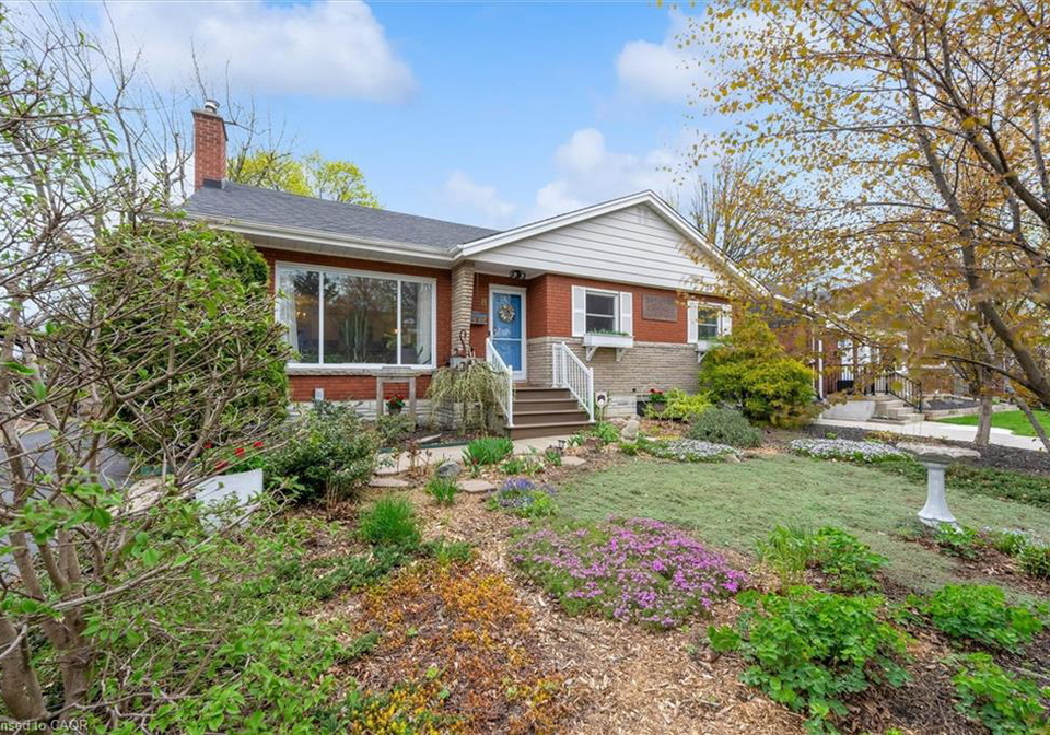 8-mulock-avenue-hamilton-ontario-40827519
