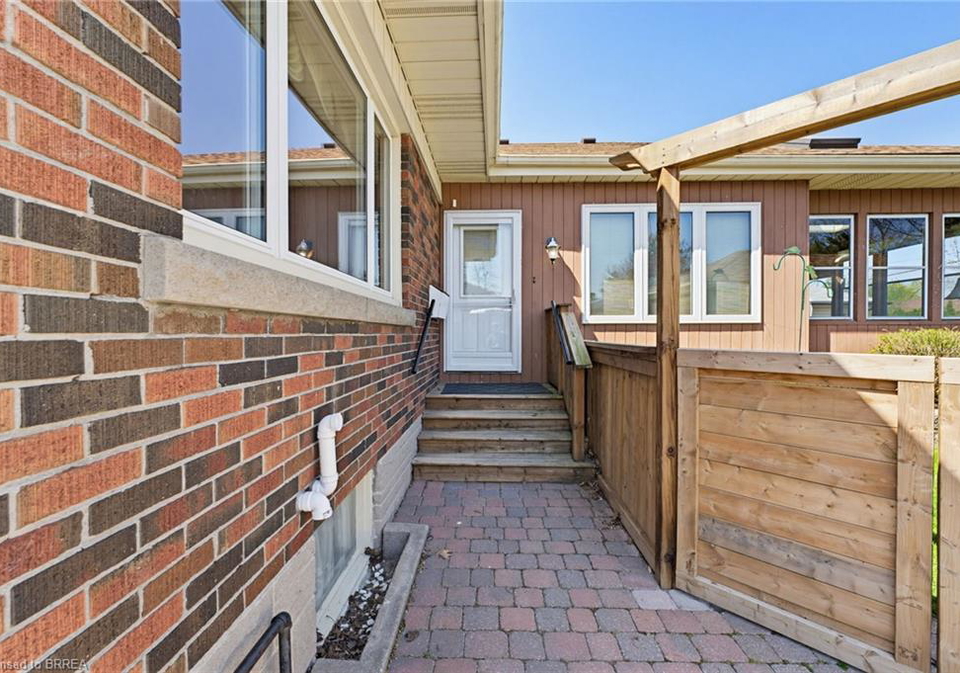 90-henderson-avenue-brantford-ontario-40827557