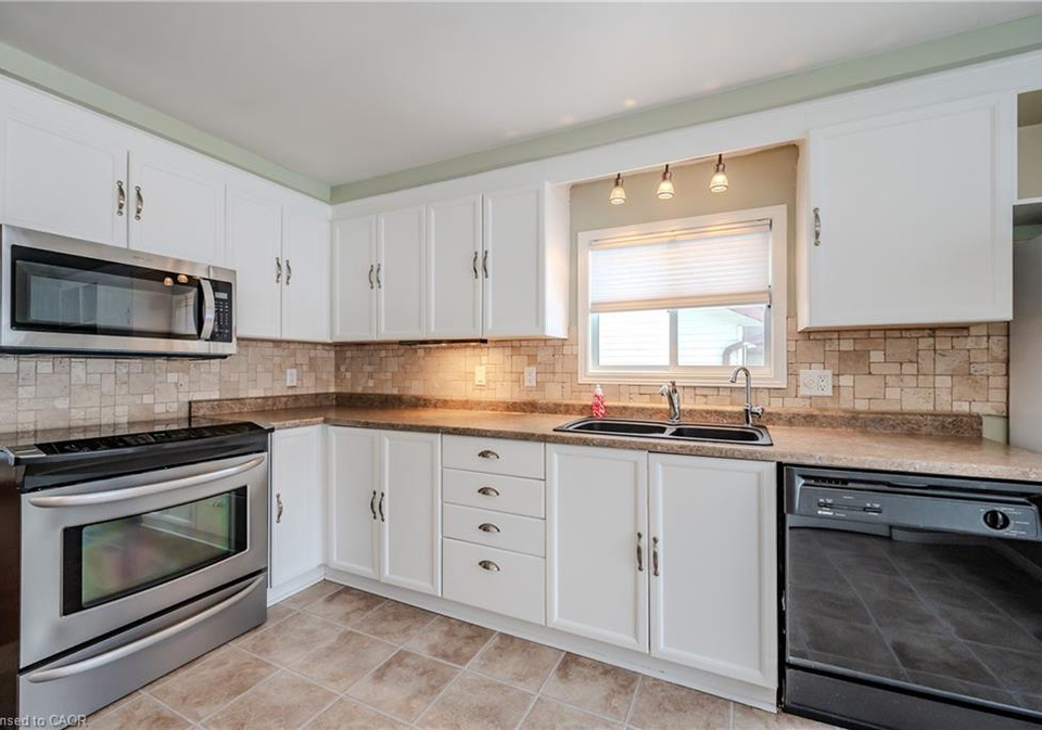 3-rolling-brook-lane-new-hamburg-ontario-40827666