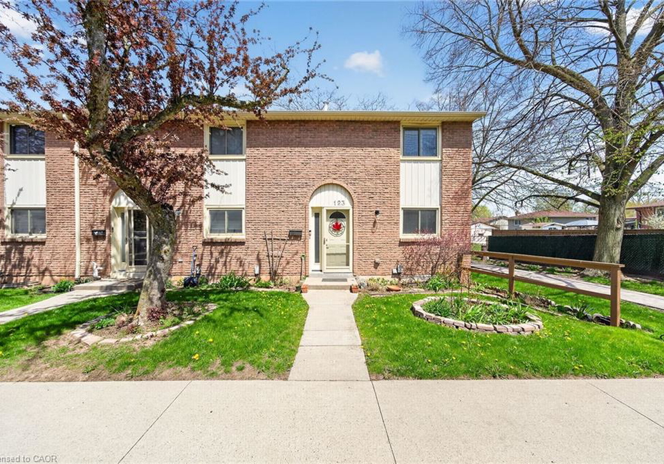 150-gateshead-crescent-hamilton-ontario-40827701