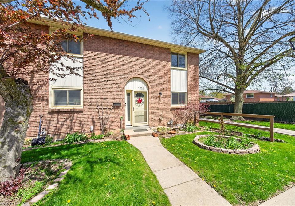 150-gateshead-crescent-hamilton-ontario-40827701