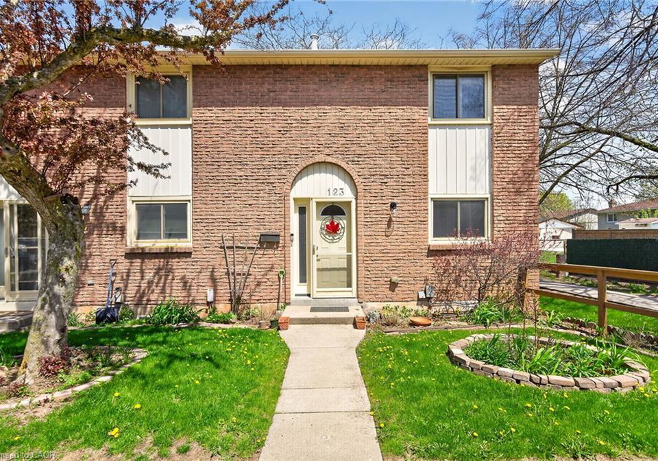 150-gateshead-crescent-hamilton-ontario-40827701