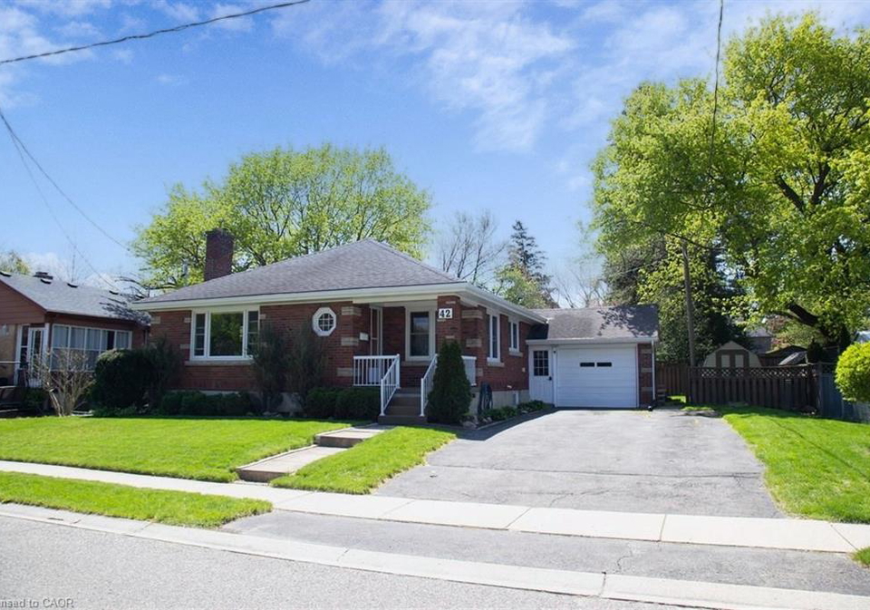 42-hawthorne-avenue-simcoe-ontario-40827712