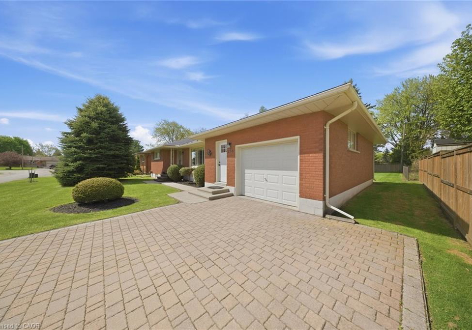 256-montclair-crescent-waterford-ontario-40827823