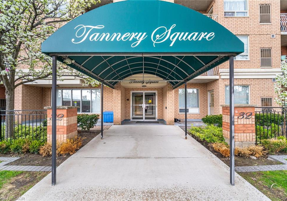 32-tannery-street-mississauga-ontario-40827837