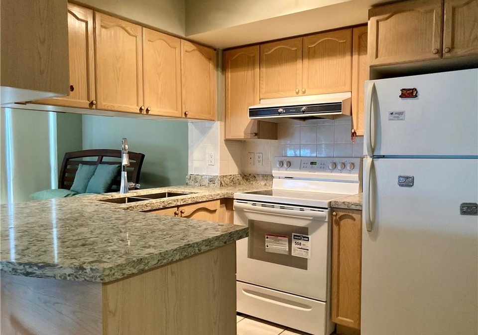 909-bay-street-toronto-ontario-40827949