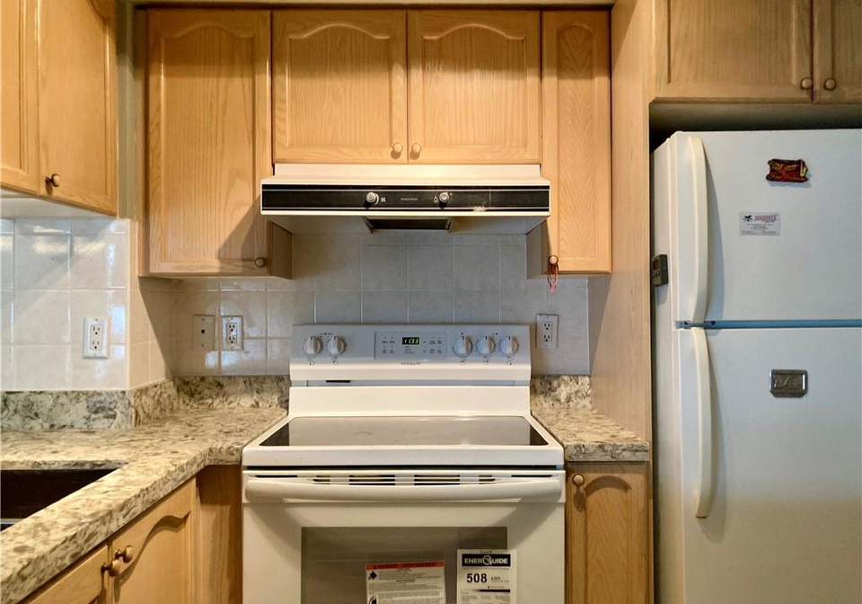 909-bay-street-toronto-ontario-40827949