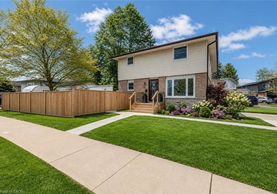35-mockingbird-drive-elmira-ontario-40828013