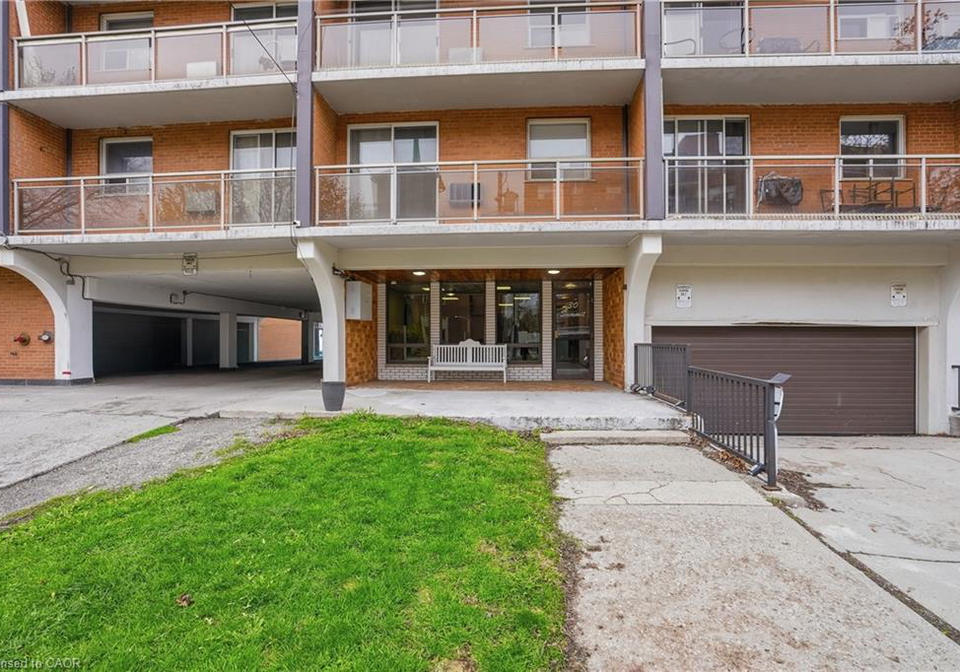 30-summit-avenue-hamilton-ontario-40828257