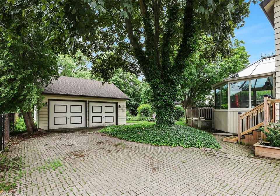 10-maple-avenue-grimsby-ontario-40828261
