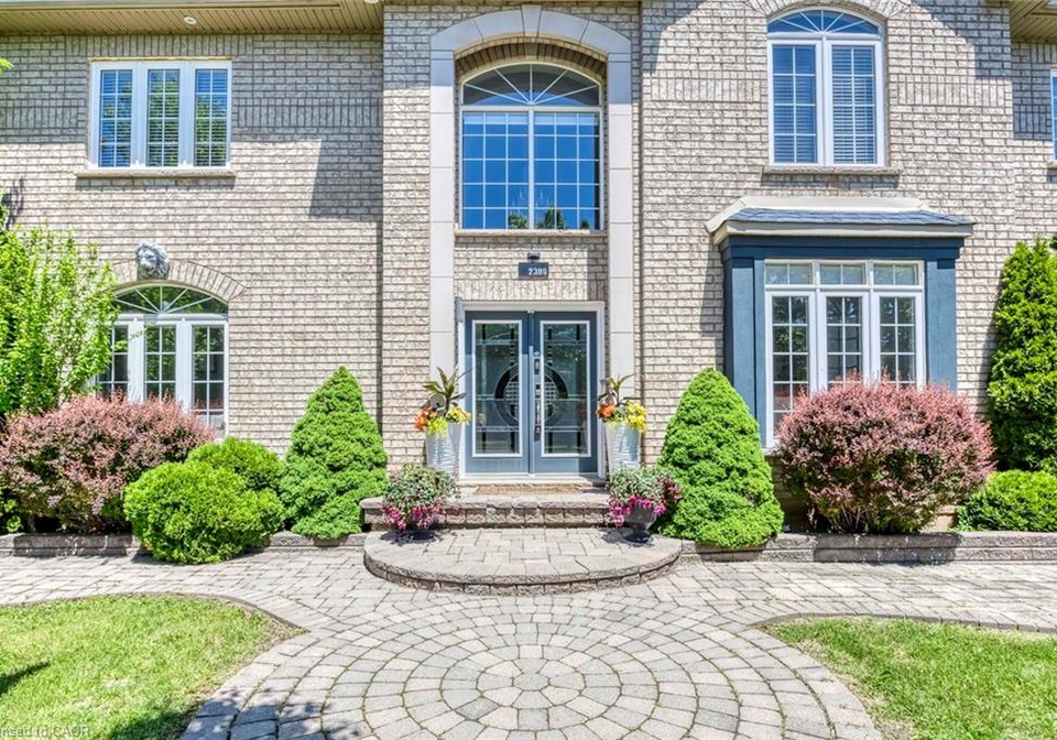 2389-grand-oak-trail-oakville-ontario-40828272