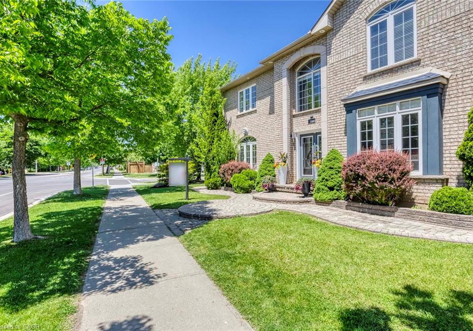 2389-grand-oak-trail-oakville-ontario-40828272