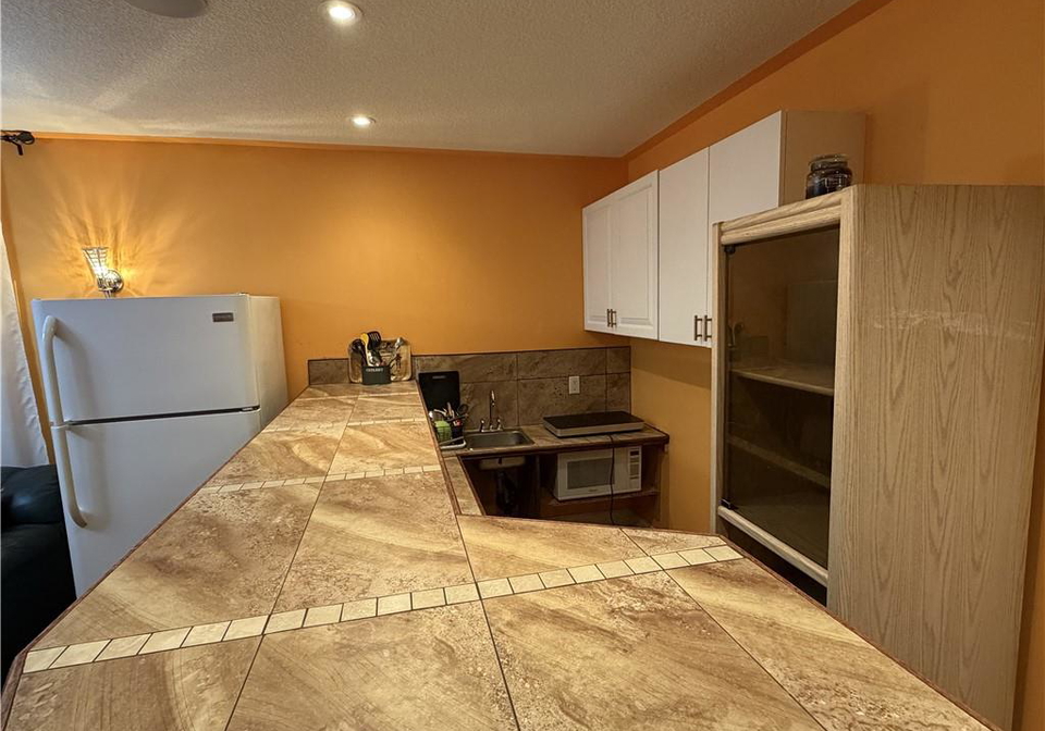 2-pineridge-drive-hamilton-ontario-40828285