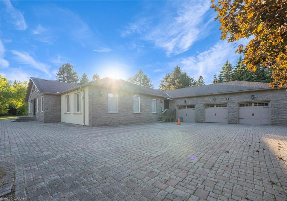 8-ridgewood-drive-richmond-hill-ontario-40828347