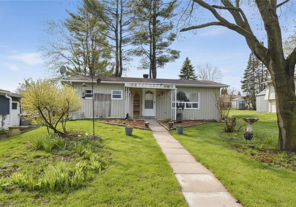 16-mimosa-crescent-innisfil-ontario-40828369