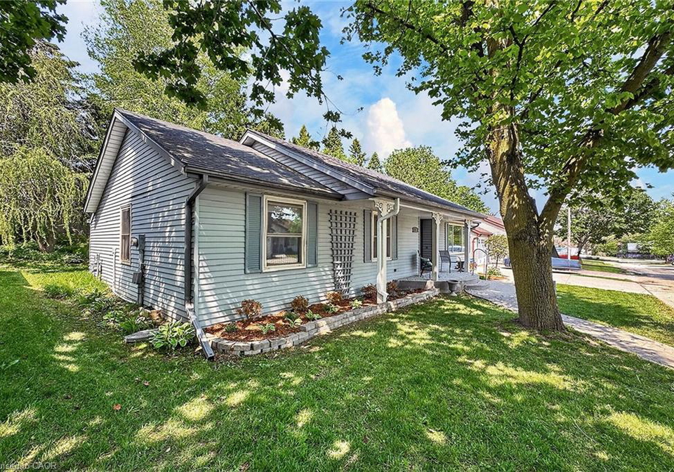 12-fieldstone-walk-new-hamburg-ontario-40828405