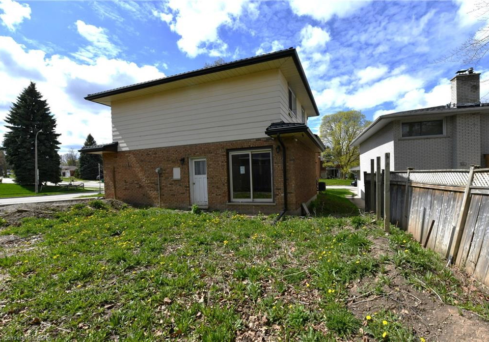 110-silverspring-crescent-kitchener-ontario-40828484