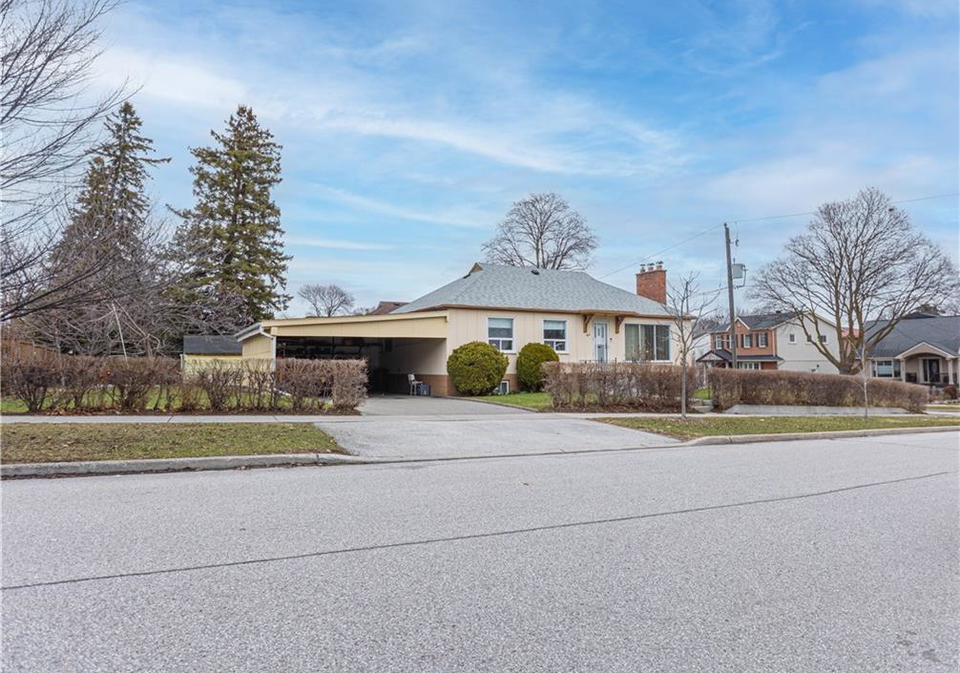 1-snaresbrook-drive-toronto-ontario-40828520