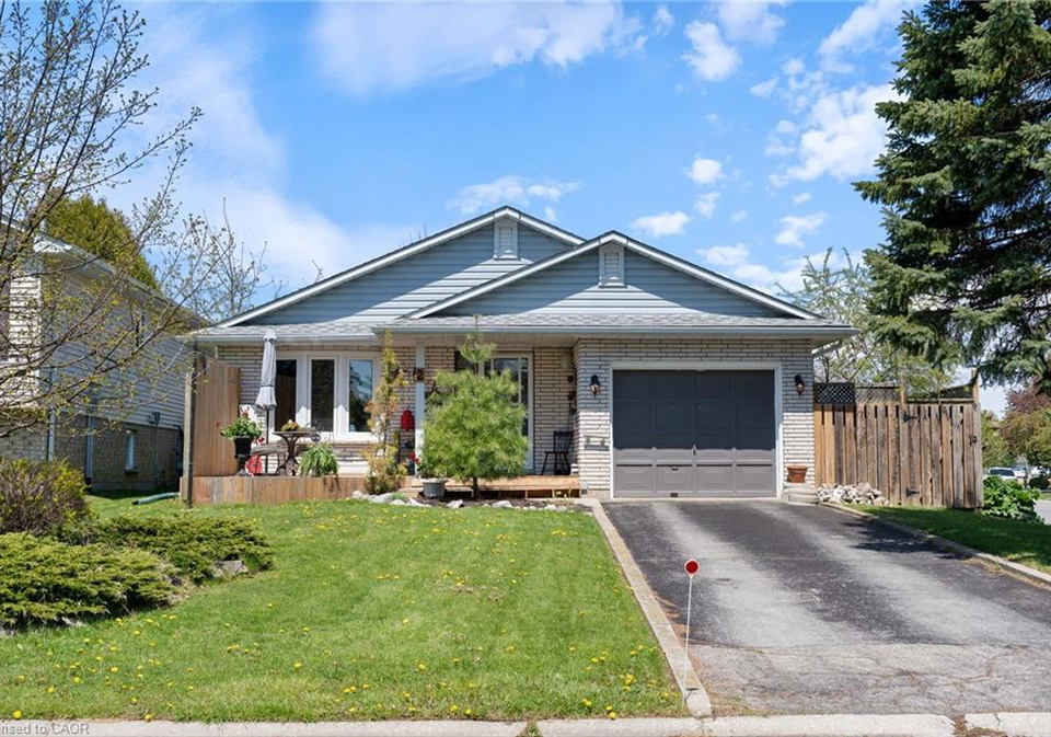 2-hampton-court-port-dover-ontario-40828543