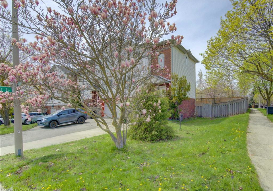 699-grange-crescent-waterloo-ontario-40828731