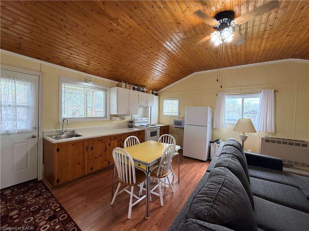 10-elm-lane-selkirk-ontario-40828908