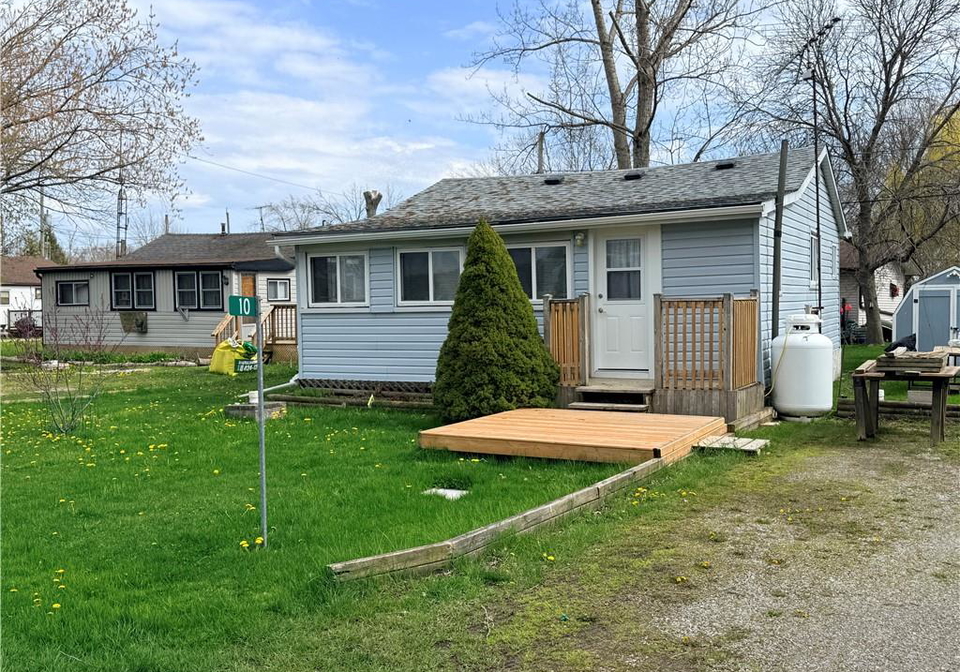10-elm-lane-selkirk-ontario-40828908