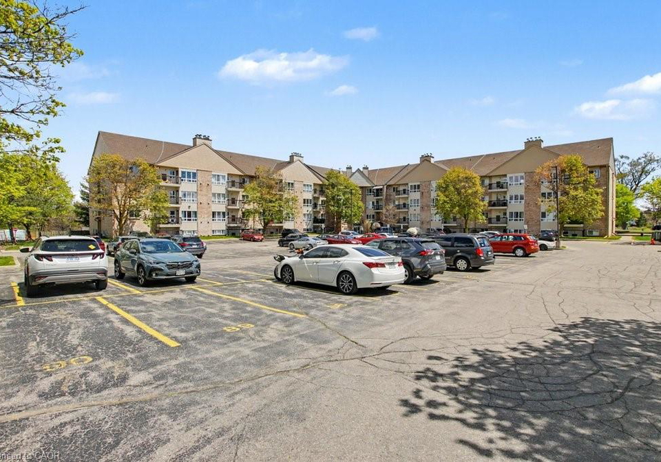 15-hofstetter-avenue-kitchener-ontario-40828917