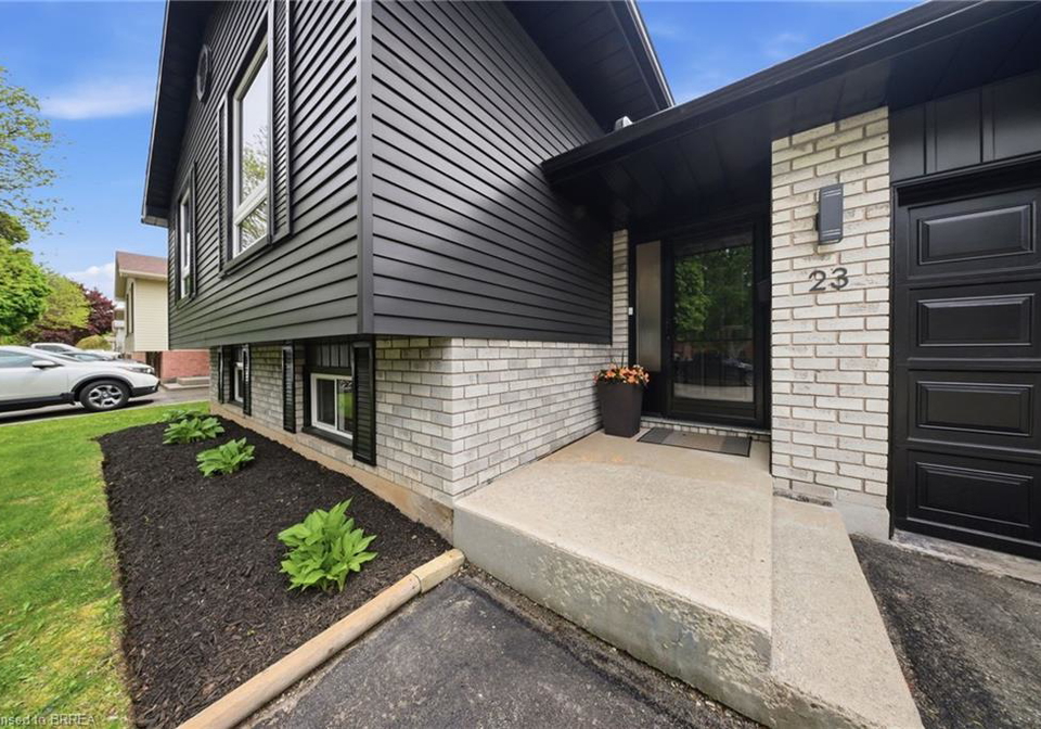 23-myrtleville-drive-brantford-ontario-40828957