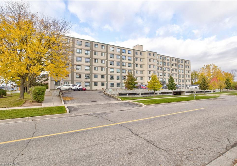 18-holborn-court-kitchener-ontario-40828984
