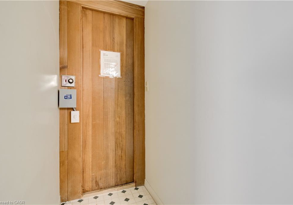 18-holborn-court-kitchener-ontario-40828984