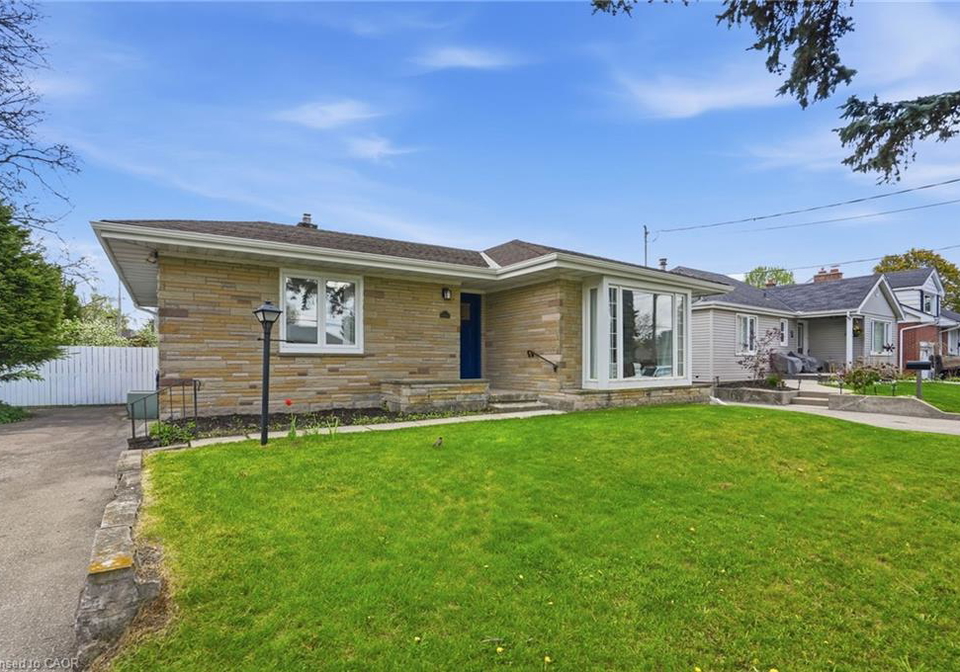 23-mcmaster-avenue-dundas-ontario-40829047
