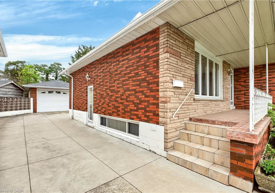 8-lorraine-drive-hamilton-ontario-40829055