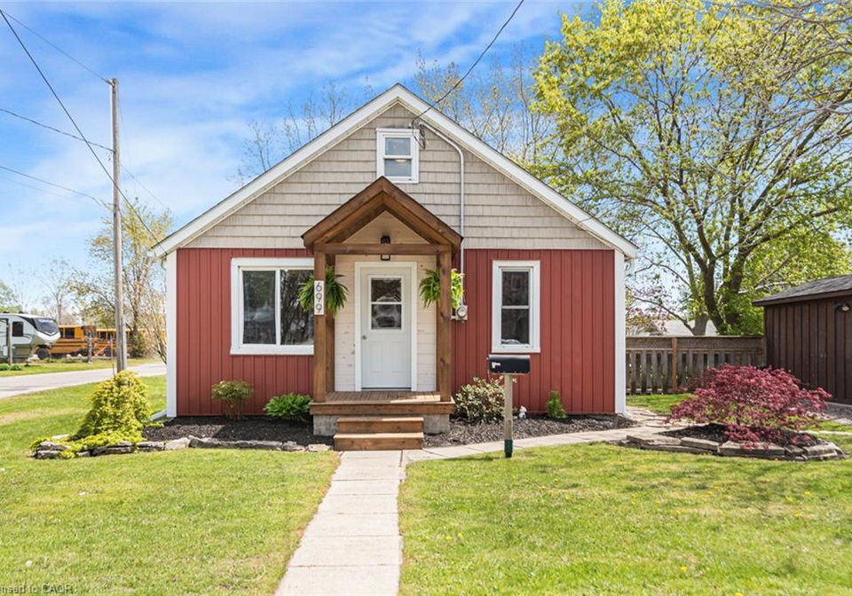 699-tamarac-street-dunnville-ontario-40829065