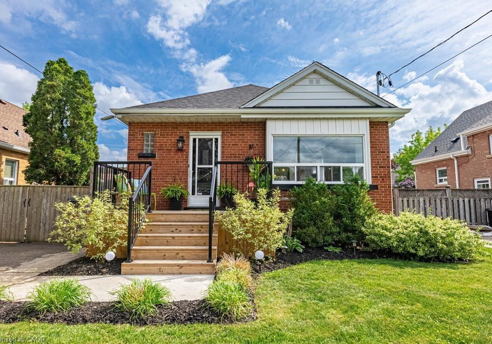 42-sharon-avenue-hamilton-ontario-40829163