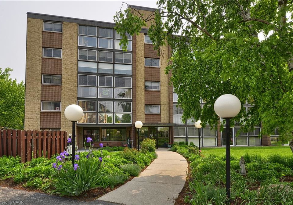 400-champlain-boulevard-cambridge-ontario-40829315