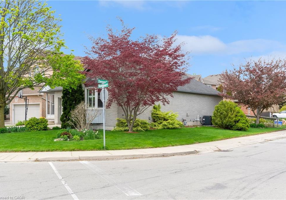 50-spadara-drive-hamilton-ontario-40829344