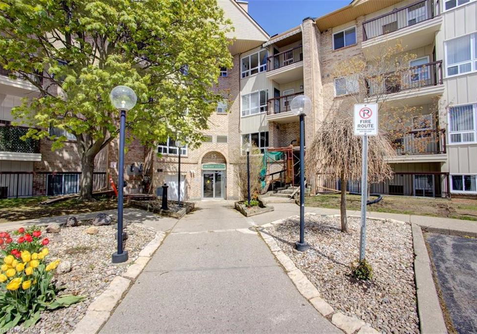 15-hofstetter-avenue-kitchener-ontario-40829388