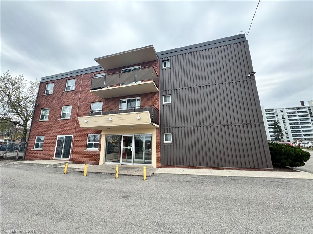 105-tia-drive-hamilton-ontario-40829390