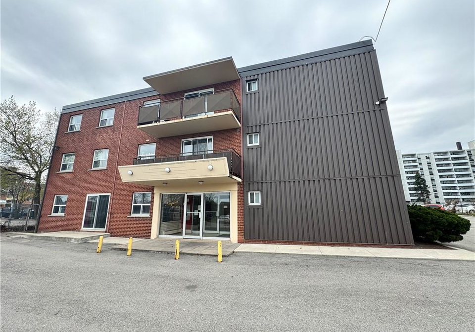 105-tia-drive-hamilton-ontario-40829390