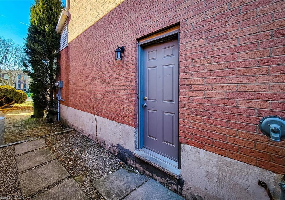 18-puritan-court-hamilton-ontario-40829452