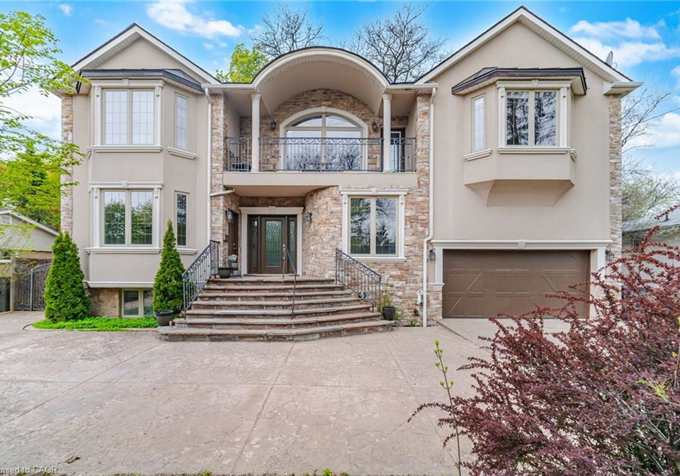 12-pioneer-drive-mississauga-ontario-40829459