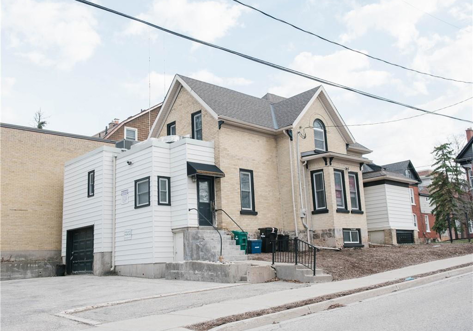 25-irvin-street-kitchener-ontario-40829591