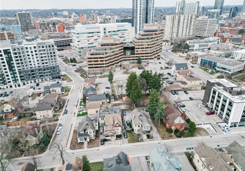 25-irvin-street-kitchener-ontario-40829591