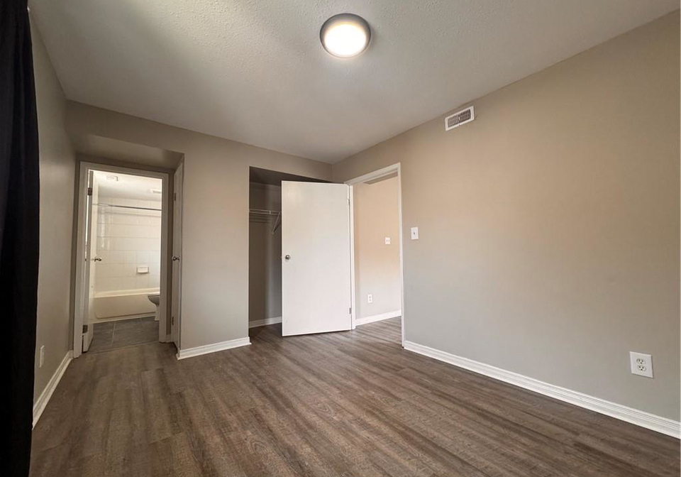 44-walnut-street-kitchener-ontario-40829742