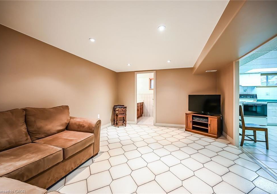 132-howe-avenue-hamilton-ontario-40829747