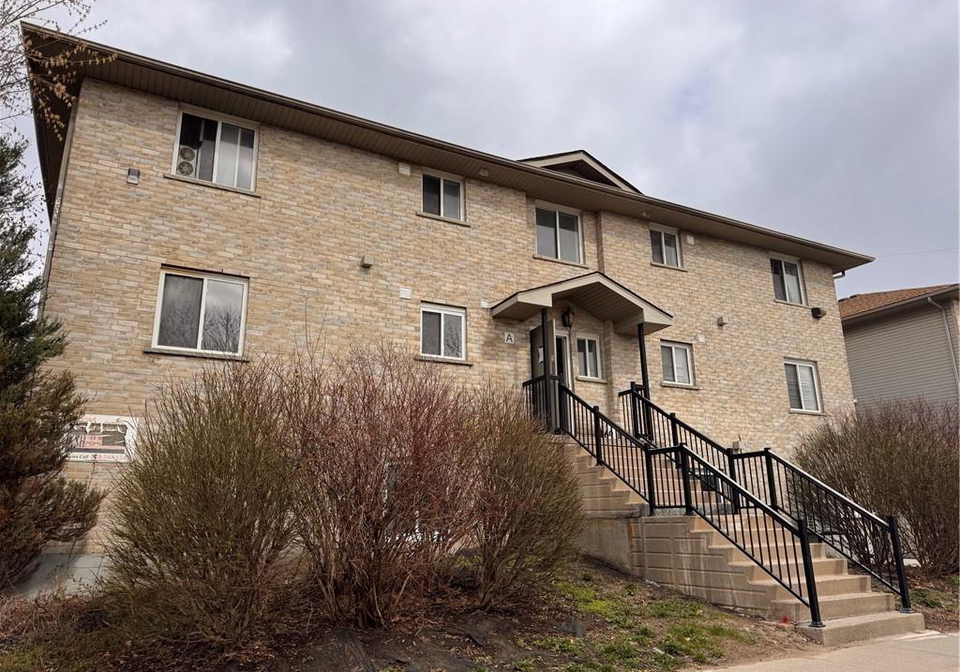 44-walnut-street-kitchener-ontario-40829753