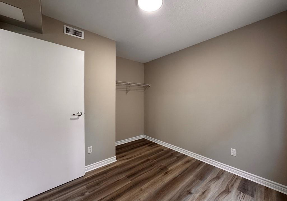 44-walnut-street-kitchener-ontario-40829753