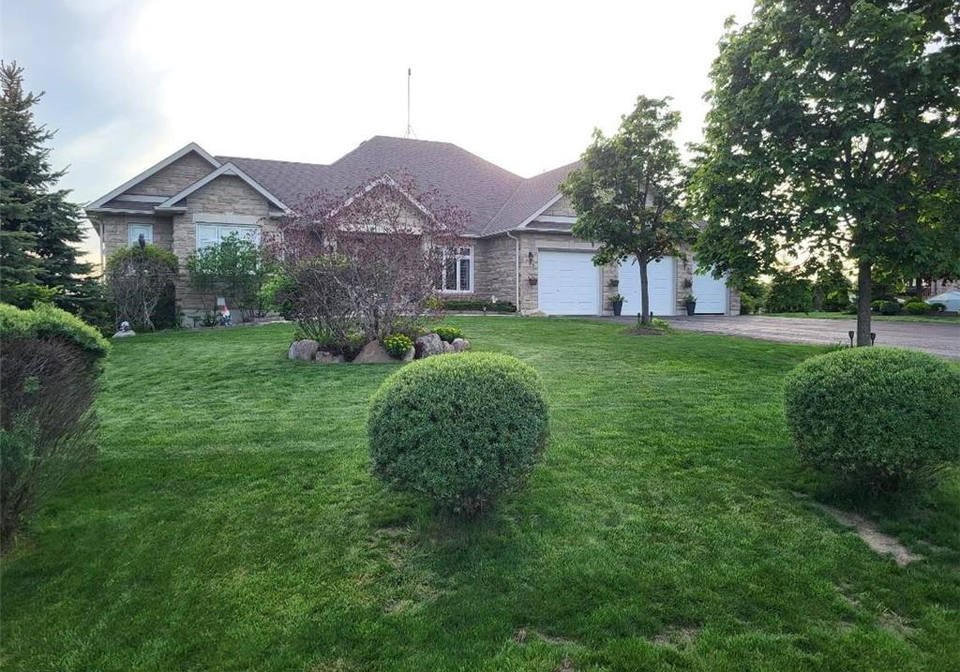 10-brolley-crescent-thornton-ontario-40829756