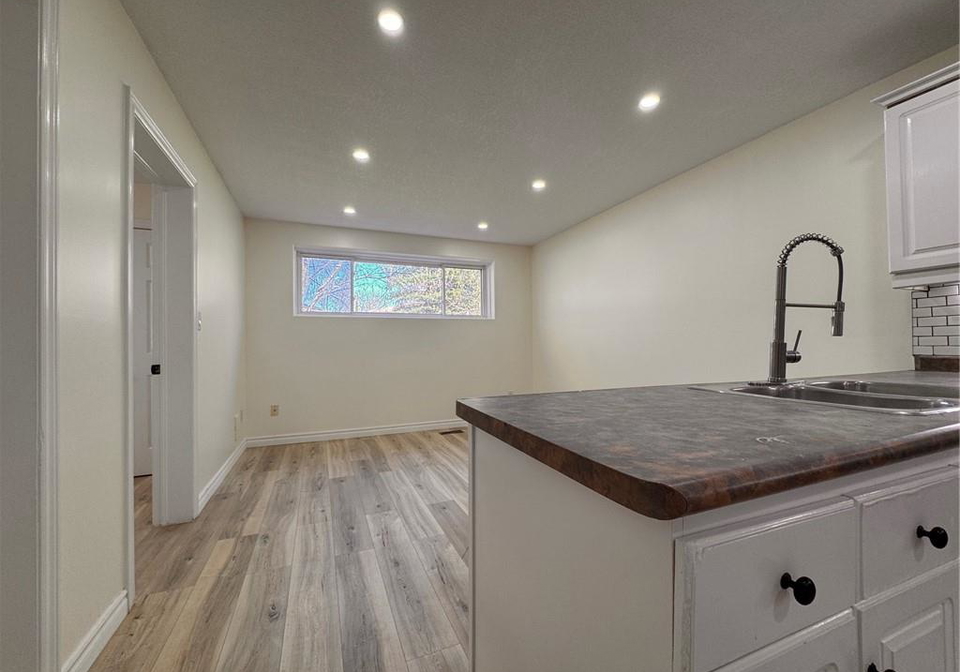 4-smetana-drive-kitchener-ontario-40829765